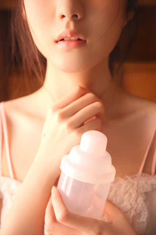 随机印度女子板球队在决赛中击败斯里兰卡，夺得金牌。，印度板球比赛