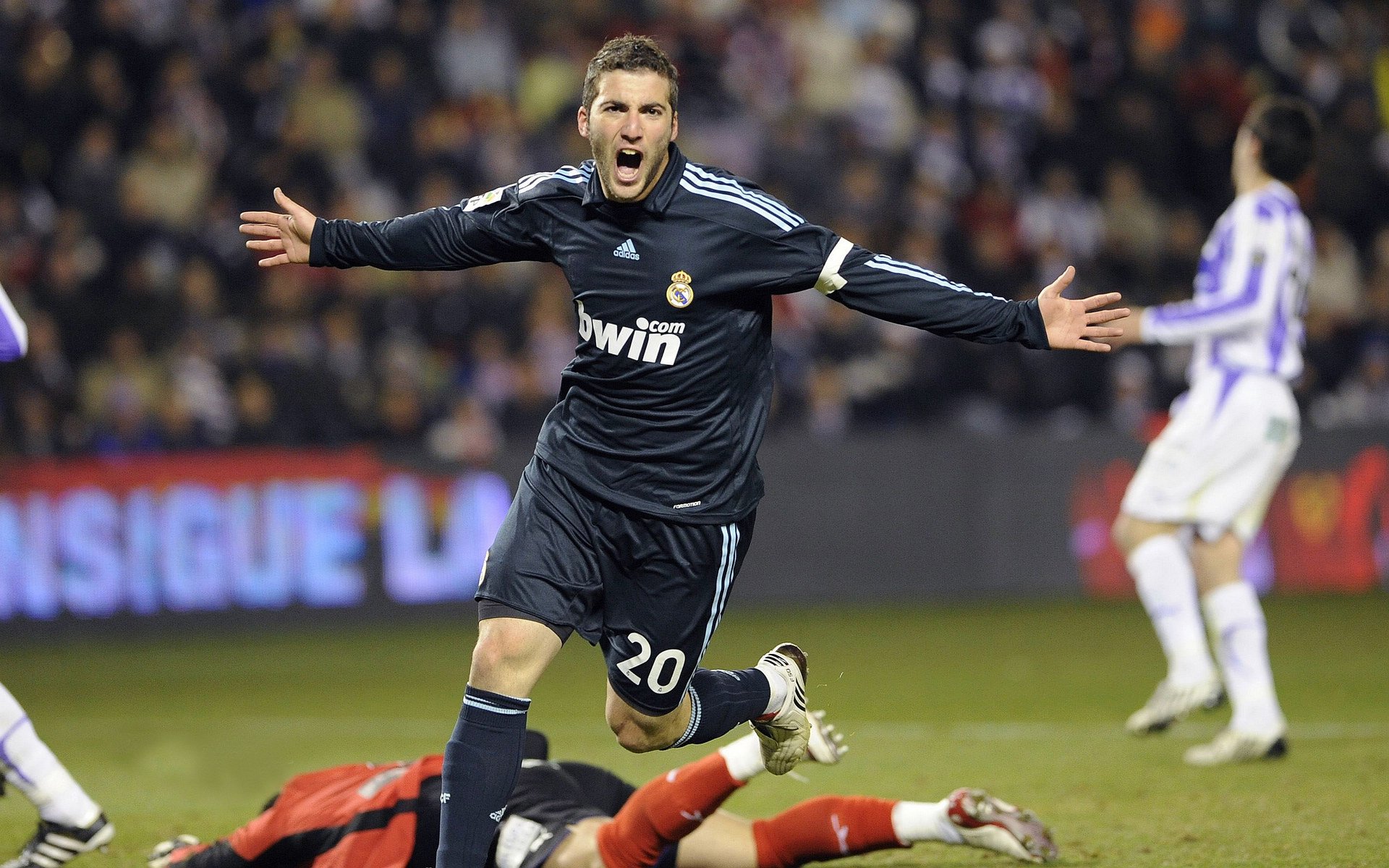 九游游戏-_足球文化影响力报告：运动推动城市发展_，足球文化的影响